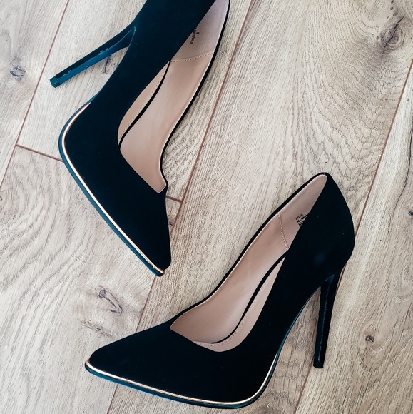 Shoes - Black with Gold Accent Pumps